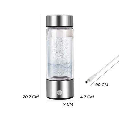 Technische afbeelding van waterstoffles met meetstrepen en getallen die de afmetingen aangeven-hoogte 20,7 cm, diameter 7 cm en bodemdikte 4,7 cm; links een oplaadkabel van 90 cm op een witte achtergrond